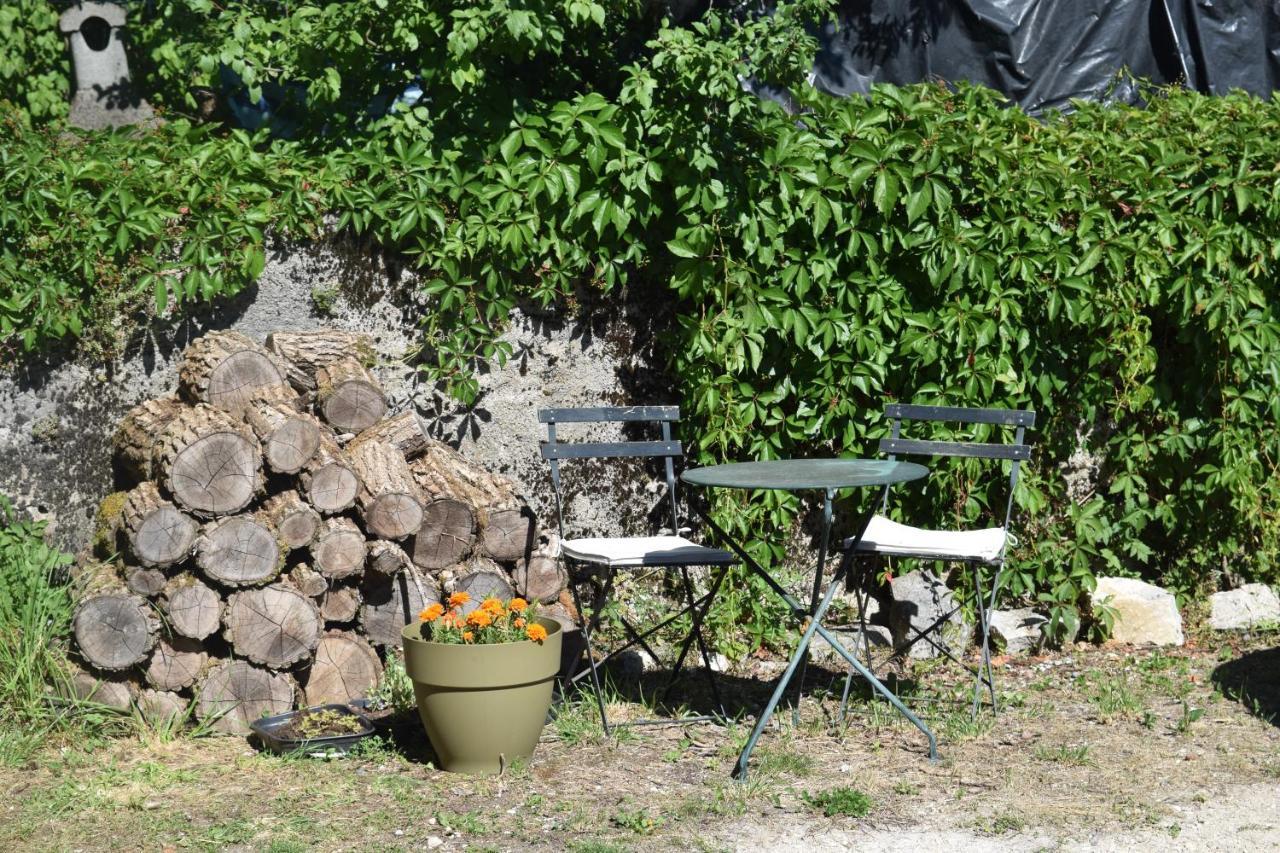 Spacious Apartment In Old Farm Close To Lac De Vouglans La Tour-du-Meix Dış mekan fotoğraf
